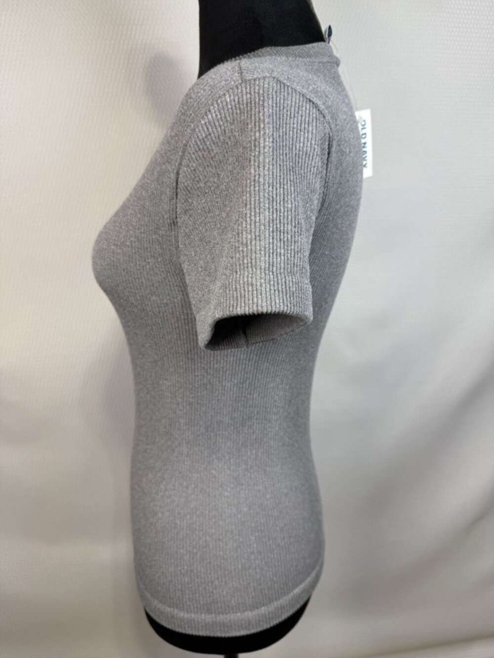 Old Navy Exhale Seamless Rib Knit Short Sleeve Gray Women Top Sz Medium Tall NWT - Picture 2 of 9